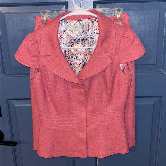 Pink Business Suit - Picture 1 of 4